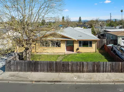 1051 San Domingo Dr, Santa Rosa, CA 95404