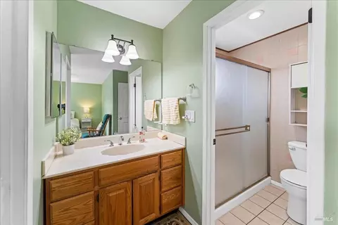 Bath - 407 Corte Majorca, Vacaville, CA 95688 photo 3 of 4