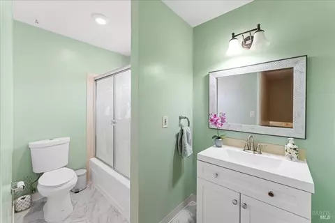 Bath - 407 Corte Majorca, Vacaville, CA 95688 photo 2 of 4