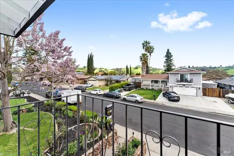 Exterior - 407 Corte Majorca, Vacaville, CA 95688 photo 5 of 13