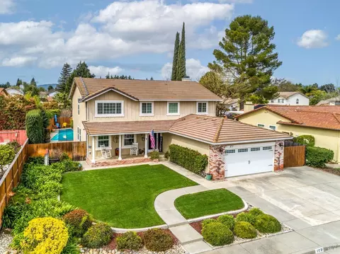 107 Gatehouse Ct, Vacaville, CA 95687