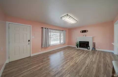 Living - 900 5th St, Fairfield, CA 94533 photo 4 of 4
