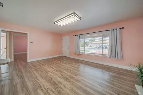 Living - 900 5th St, Fairfield, CA 94533 photo 3 of 4