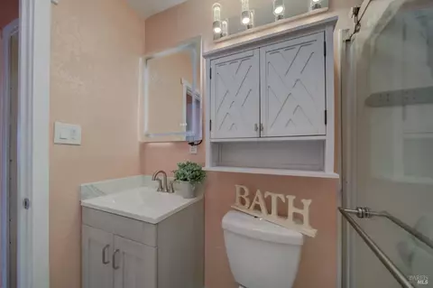Bath - 900 5th St, Fairfield, CA 94533 photo 2 of 2