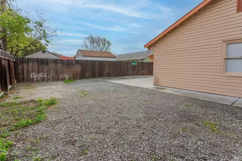 Exterior - 900 5th St, Fairfield, CA 94533 photo 6 of 6