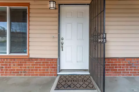 Entry Way - 900 5th St, Fairfield, CA 94533 photo 1 of 2