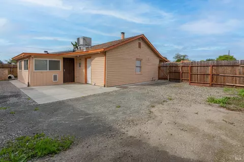 Exterior - 900 5th St, Fairfield, CA 94533 photo 5 of 6