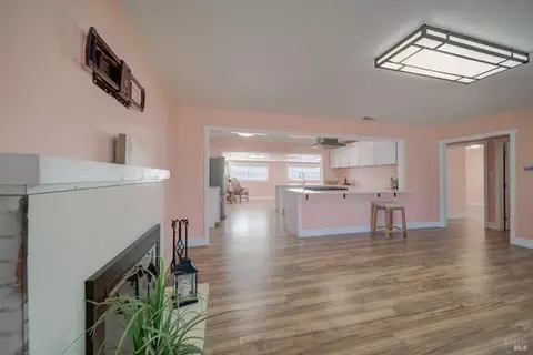 Living - 900 5th St, Fairfield, CA 94533 photo 2 of 4