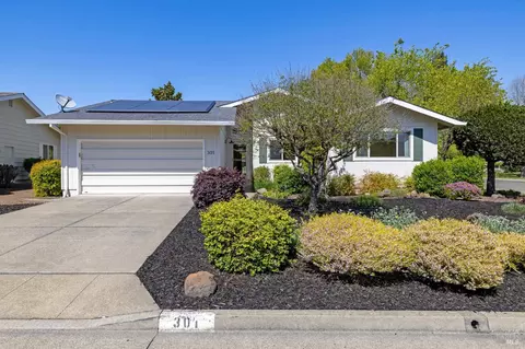 301 Twin Lakes Dr, Santa Rosa, CA 95409