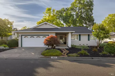 363 Twin Lakes Dr, Santa Rosa, CA 95409