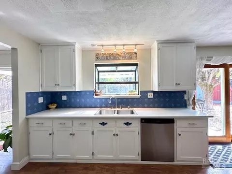 Kitchen - 75 Fairview Ct, Ukiah, CA 95482 photo 4 of 4
