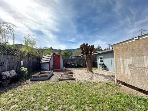 Exterior - 75 Fairview Ct, Ukiah, CA 95482 photo 4 of 5