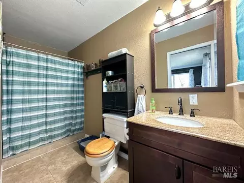 Bath - 75 Fairview Ct, Ukiah, CA 95482 photo 2 of 2