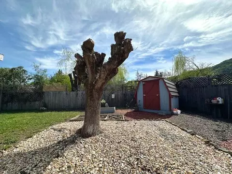Exterior - 75 Fairview Ct, Ukiah, CA 95482 photo 3 of 5