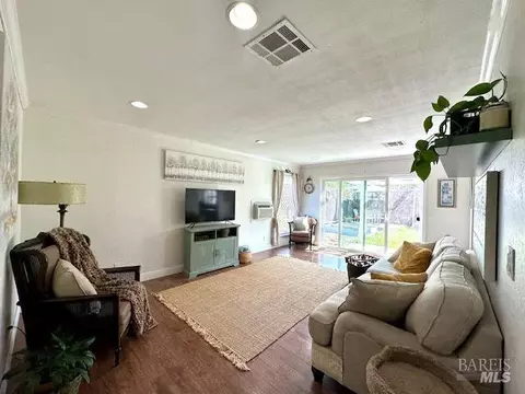 Living - 75 Fairview Ct, Ukiah, CA 95482 photo 2 of 2