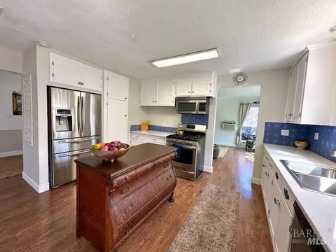 Kitchen - 75 Fairview Ct, Ukiah, CA 95482 photo 3 of 4