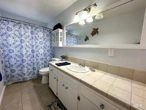 Bath - 75 Fairview Ct, Ukiah, CA 95482 photo 1 of 2