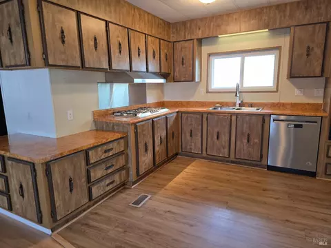 123 Walnut Cir, Rohnert Park, CA 94928