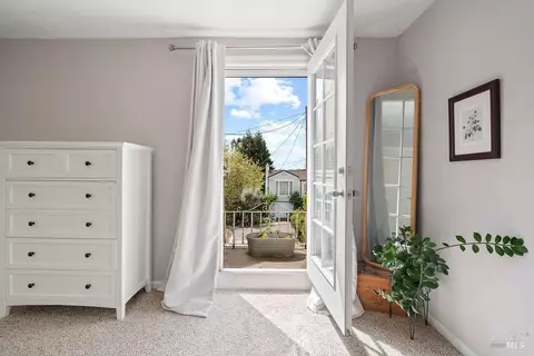Entry Way - 30 Buena Vista Ave, Vallejo, CA 94590 photo 7 of 8