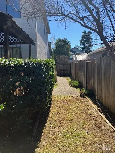 1014 Birch Ct, Fairfield, CA 94533 photo 4