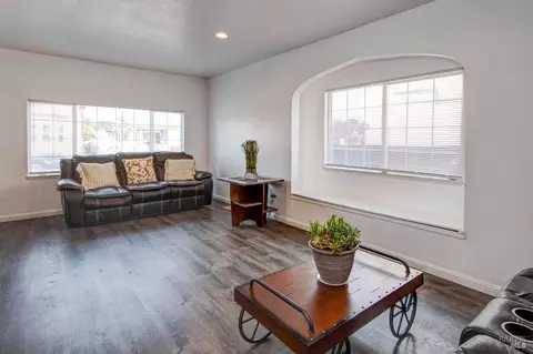 Living - 152 12th St, Vallejo, CA 94590 photo 1 of 4