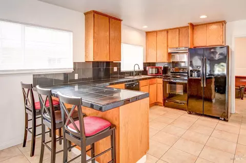 Kitchen - 152 12th St, Vallejo, CA 94590 photo 3 of 4