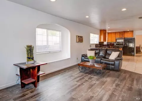 Living - 152 12th St, Vallejo, CA 94590 photo 4 of 4