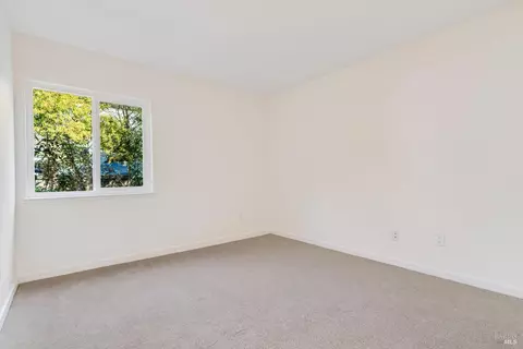 Bedroom - 156 Courtyards E, Windsor, CA 95492 photo 2 of 4