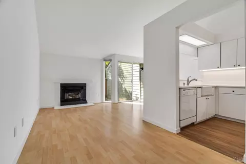 Living - 156 Courtyards E, Windsor, CA 95492 photo 4 of 6