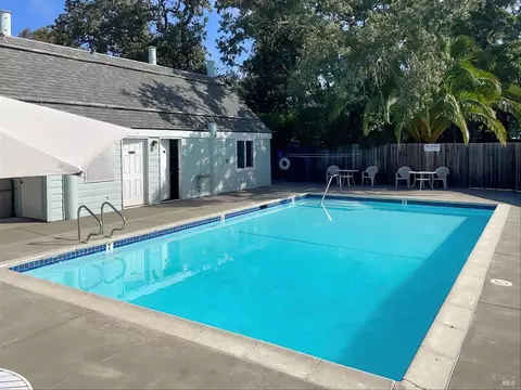 Exterior - 156 Courtyards E, Windsor, CA 95492 photo 4 of 4