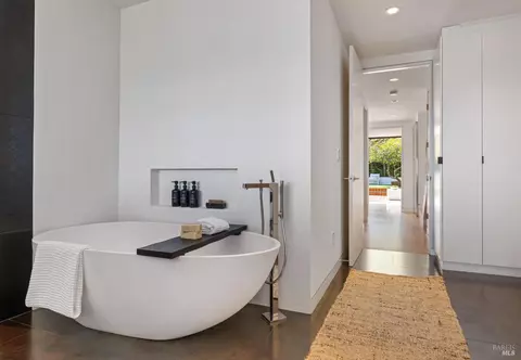 Bath - 311 2nd St, Sausalito, CA 94965 photo 6 of 8
