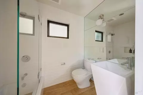 Bath - 311 2nd St, Sausalito, CA 94965 photo 7 of 8