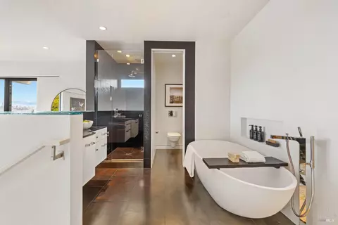 Bath - 311 2nd St, Sausalito, CA 94965 photo 5 of 8