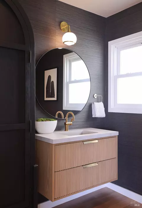 Bath - 311 2nd St, Sausalito, CA 94965 photo 2 of 8