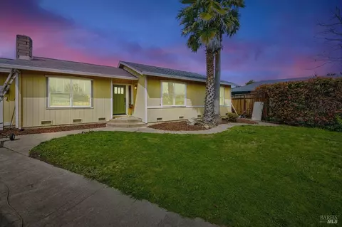 1917 Garrett Ct, Santa Rosa, CA 95403