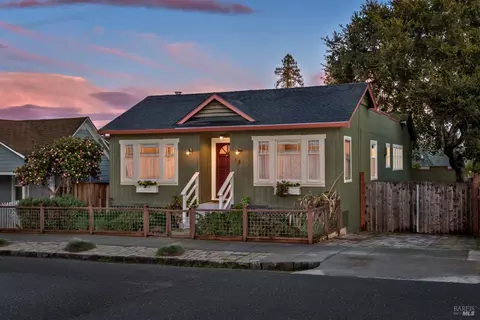 15 Harris St, Petaluma, CA 94952