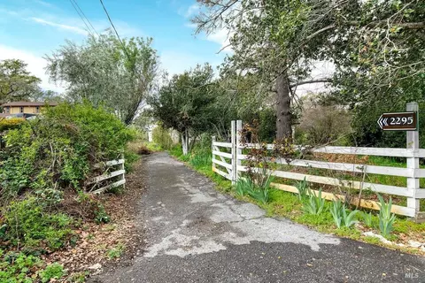 2295 Loma Heights Rd, Napa, CA 94558