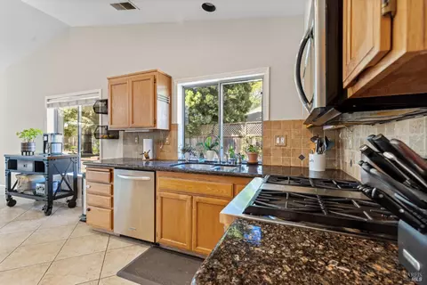 219 Persimmon Pl, Windsor, CA 95492 photo 9