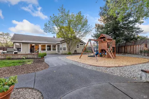 219 Persimmon Pl, Windsor, CA 95492 photo 31
