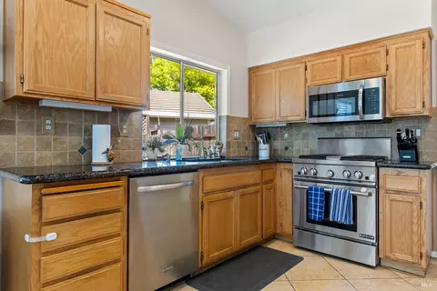 219 Persimmon Pl, Windsor, CA 95492 photo 10