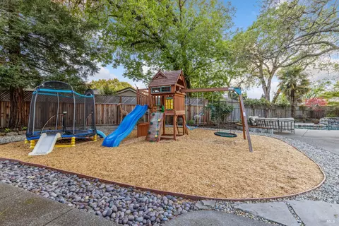 219 Persimmon Pl, Windsor, CA 95492 photo 32