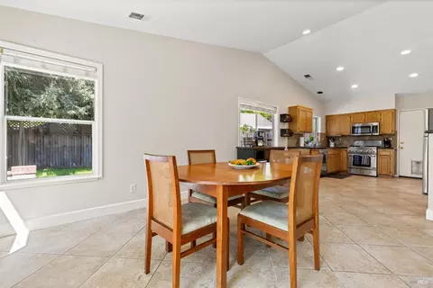 219 Persimmon Pl, Windsor, CA 95492 photo 7