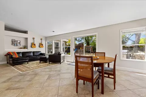 219 Persimmon Pl, Windsor, CA 95492 photo 6