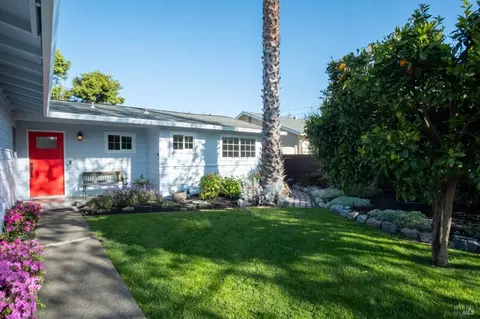 1425 Weaverly Dr, Petaluma, CA 94954