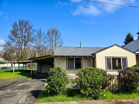 92 Franklin Ave, Willits, CA 95490
