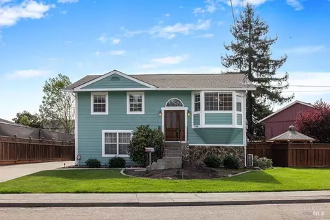 7451 Santa Barbara Dr, Rohnert Park, CA 94928