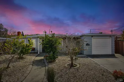 1094 Santa Ana Dr, Santa Rosa, CA 95404