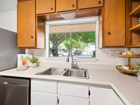 605 N Pine St, Ukiah, CA 95482 photo 7