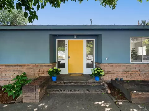 605 N Pine St, Ukiah, CA 95482 photo 2