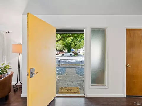 605 N Pine St, Ukiah, CA 95482 photo 3